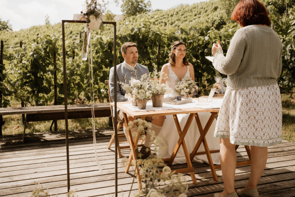 Romantische Hochzeit in der Steiermark: Traumzeremonie zwischen Weinreben